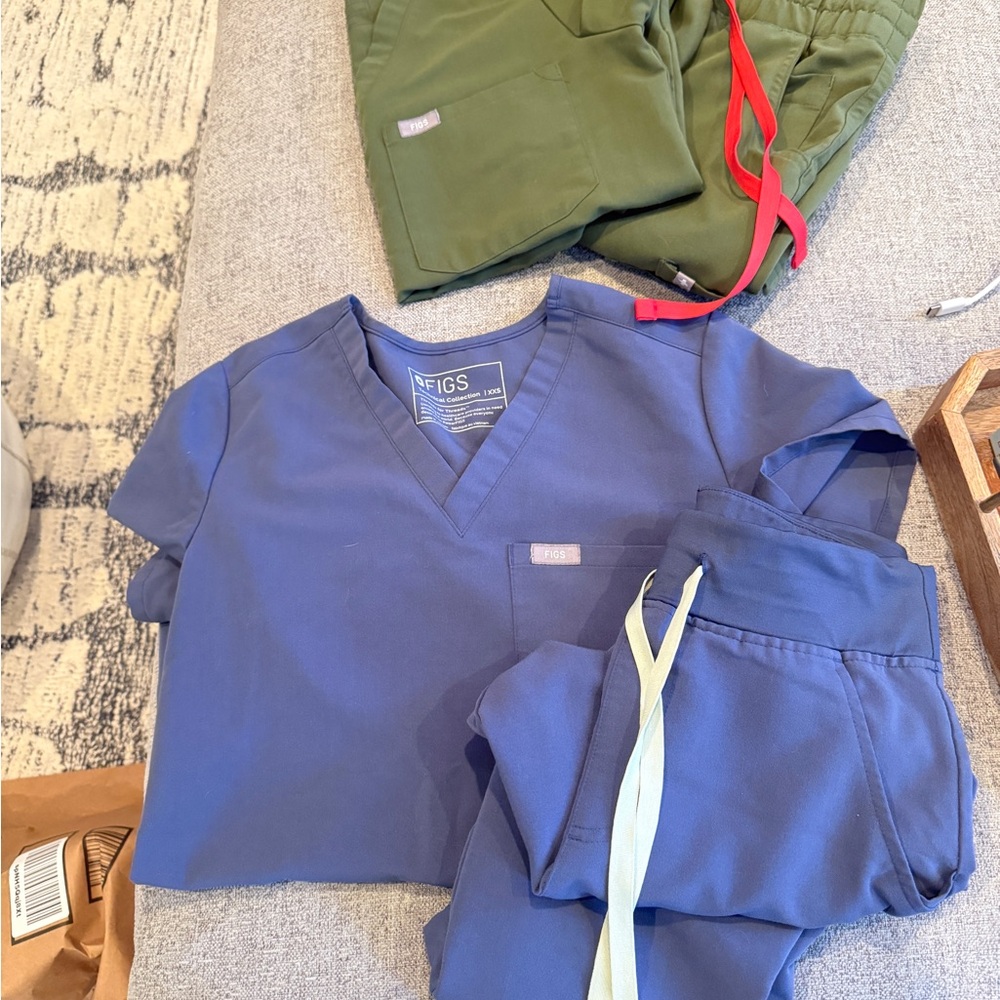 Figs Navy and Olive Green Scrub Sets with Contrasting Drawstrings - Picture 2 of 2